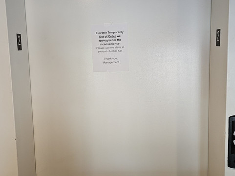 鹅卵石套房酒店-奥什科什主图