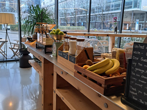 苏黎世旗帜酒店主图