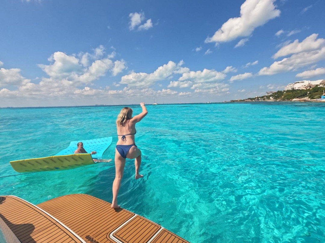 MM Royale Yachts-女人海滩必去景点