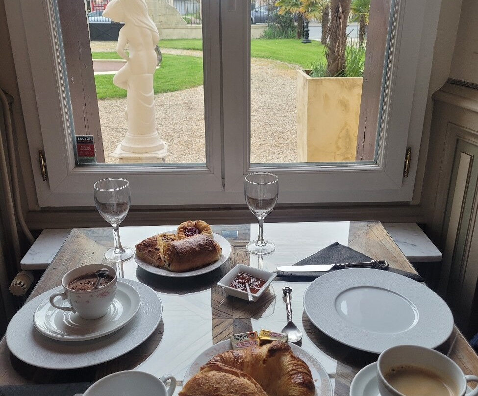 彭特艾朗斯城堡 Spa 酒店主图