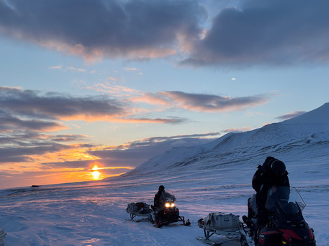 Poli Arctici-朗伊尔城必去景点