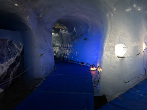 Grotte de Glace-霞慕尼必去景点