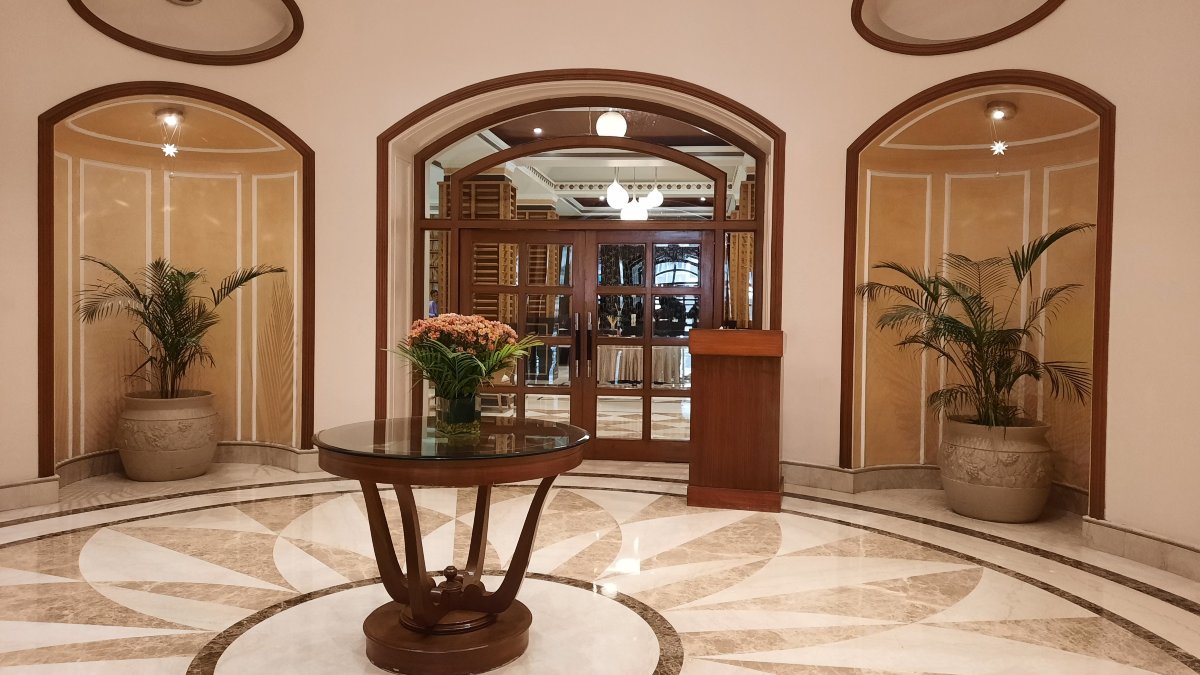 皇家兰花卢克诺中央酒店-官方