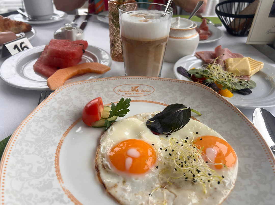 宾茨大酒店主图