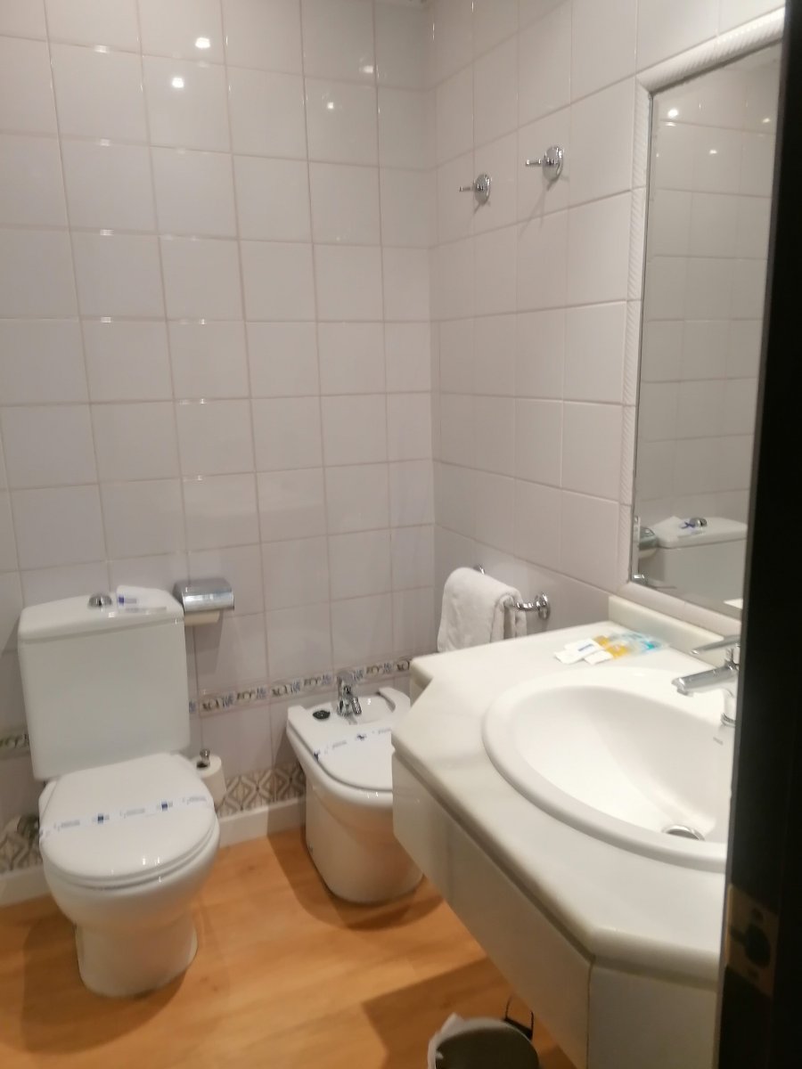 RL乌贝达城市酒店-浴室