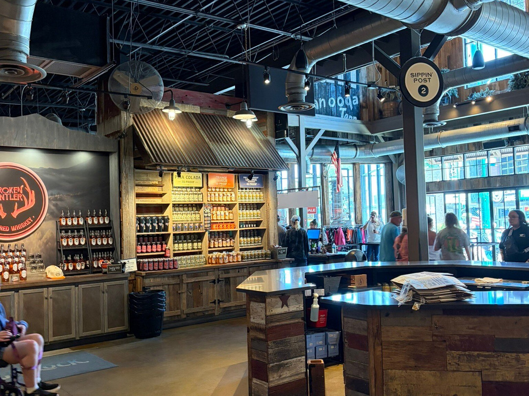 Sugarlands Distilling Company-盖林柏格必去景点