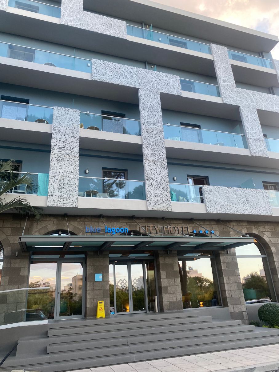 蓝礁湖城市酒店-旅行者