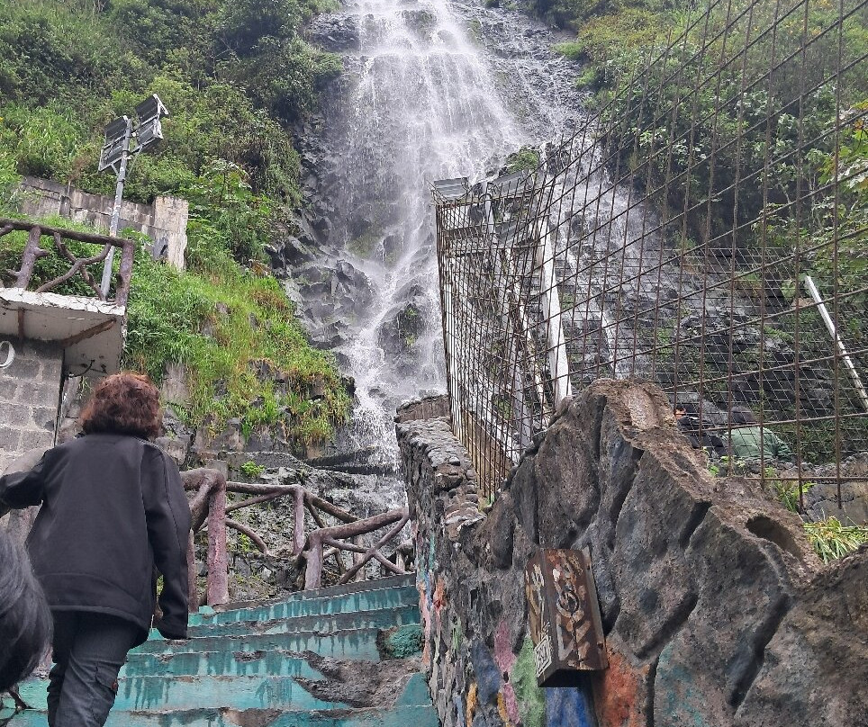 Cascada el Manto de la Novia-巴尼奥斯必去景点