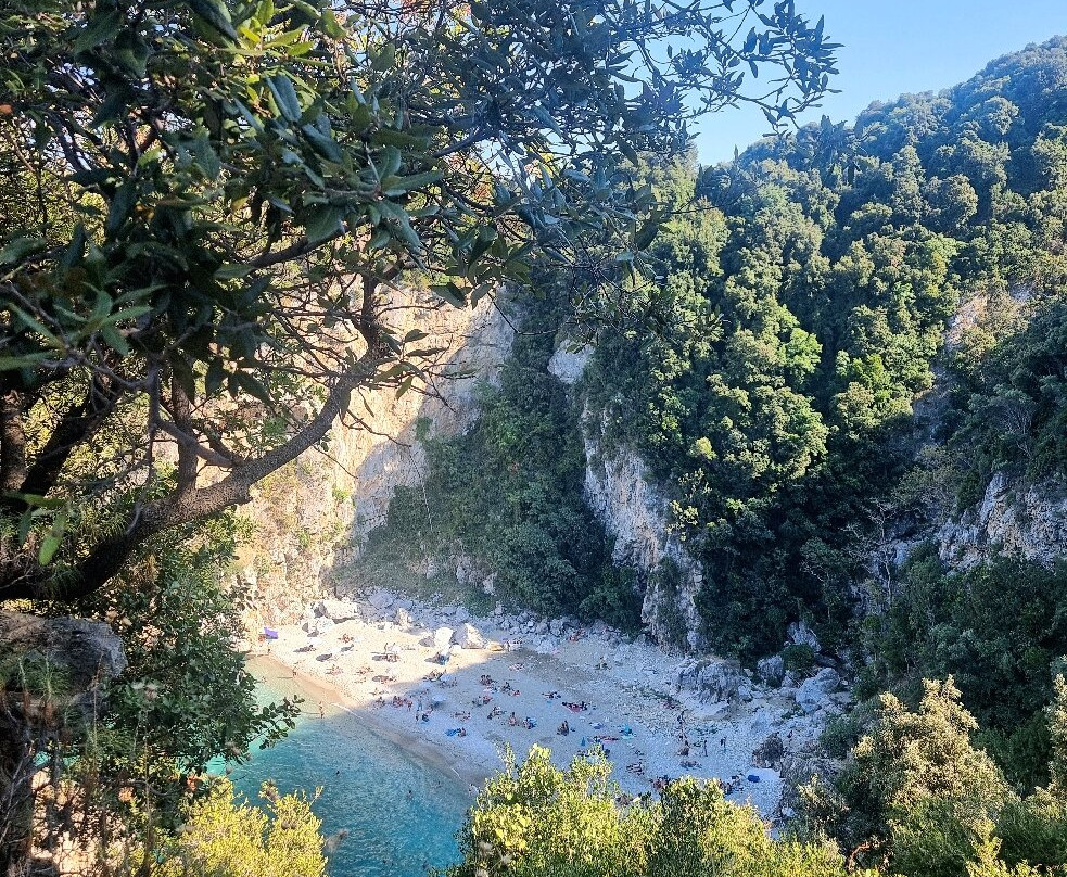 Fakistra Beach-Mouresi必去景点