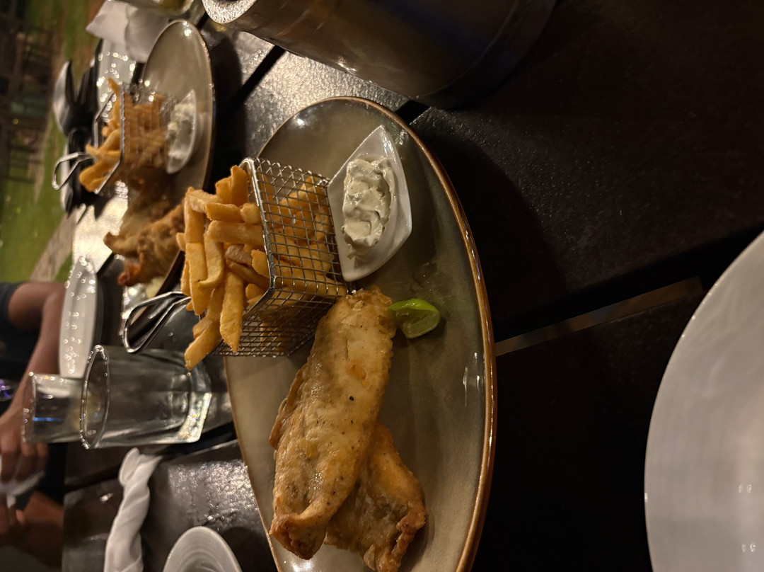 辛纳蒙湖畔酒店主图