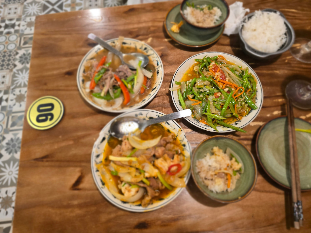 Mẹt Vietnamese Restaurant & Vegetarian Met 4