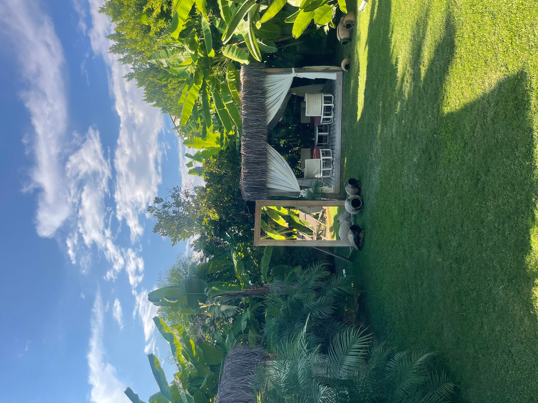 贝莱克海滩度假酒店主图