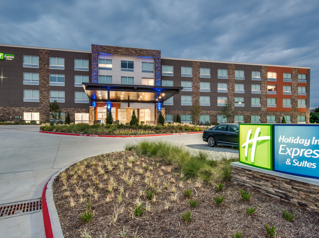 Holiday Inn Express & Suites Dallas North - Addison By IHG