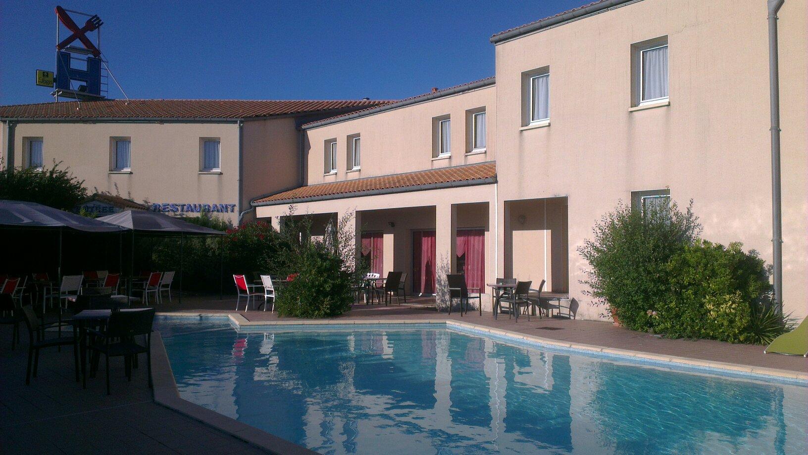 Logis Hôtel l'Air Marin-泳池