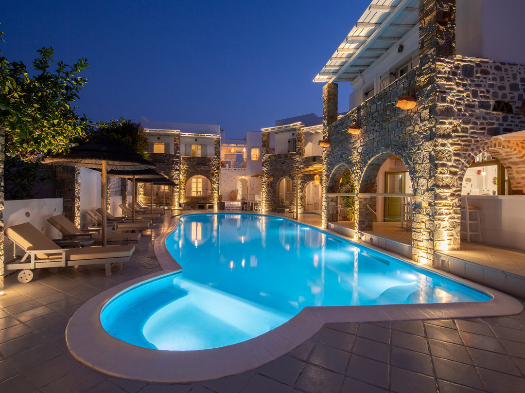 Zefi Hotel & Suites