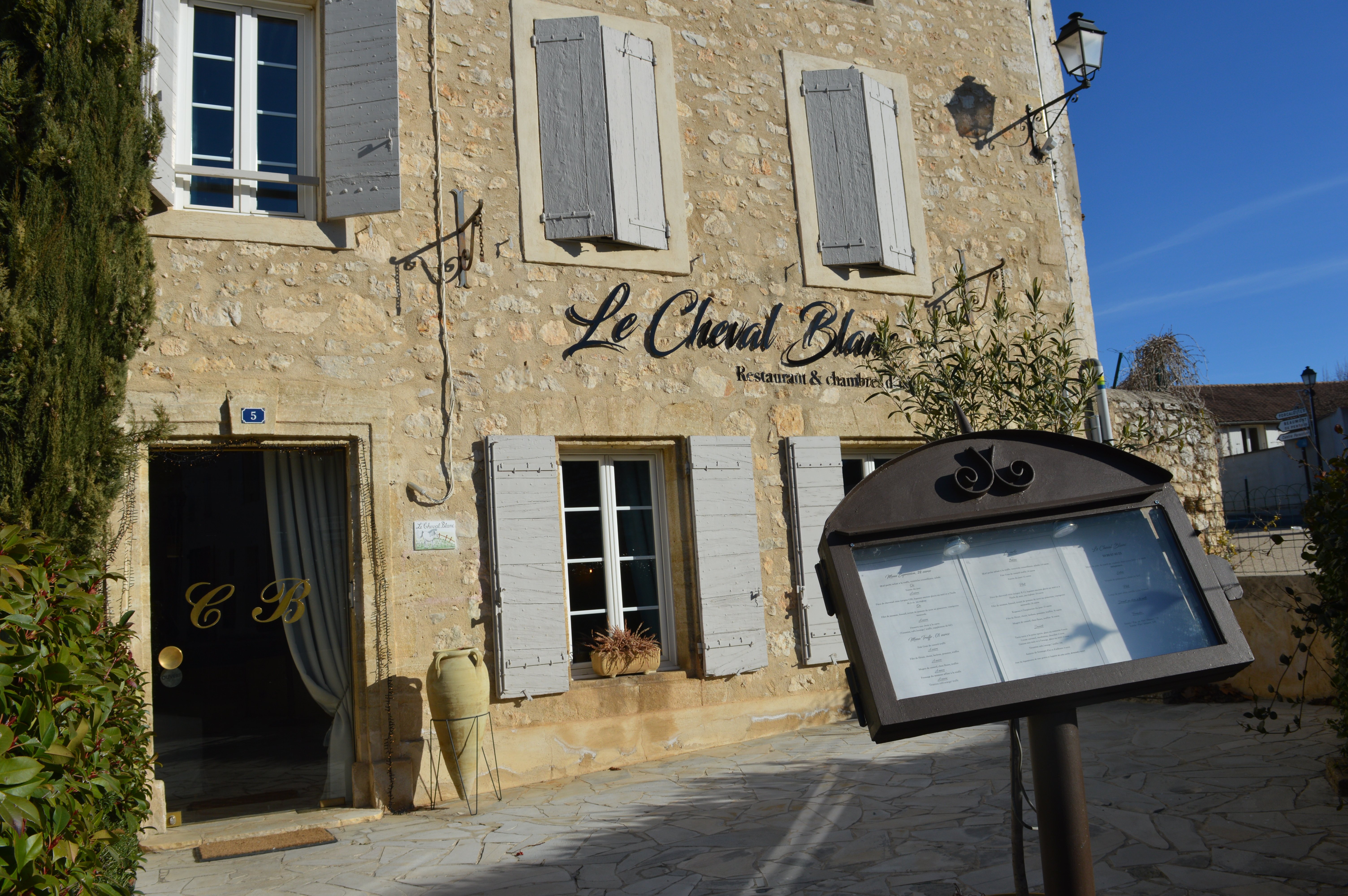 Le Cheval Blanc-官方