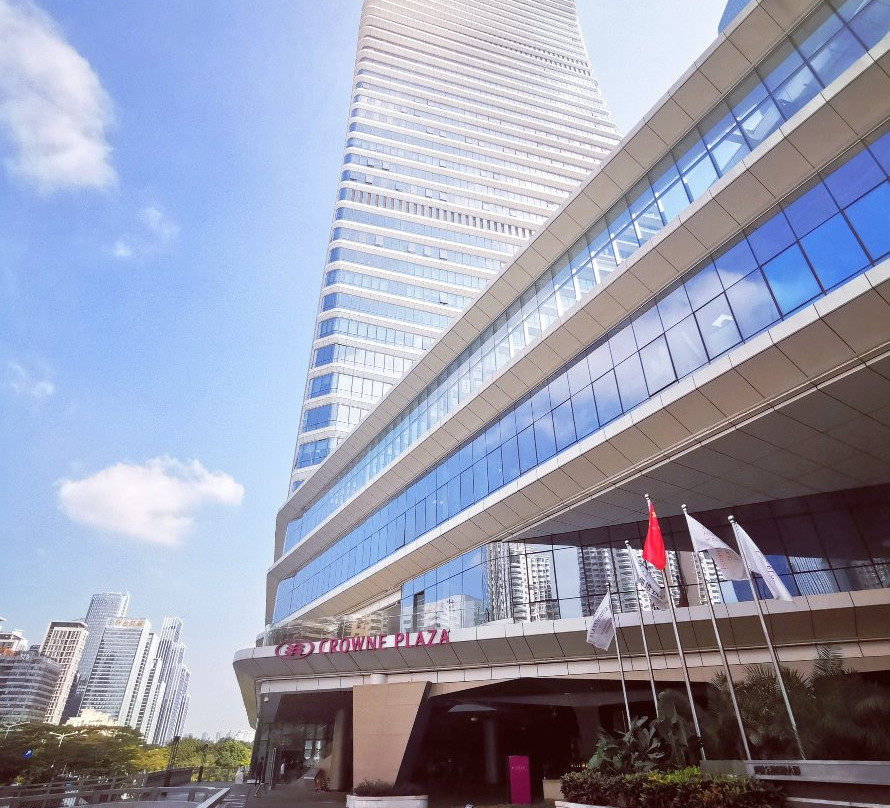 深圳南山深铁皇冠假日酒店主图