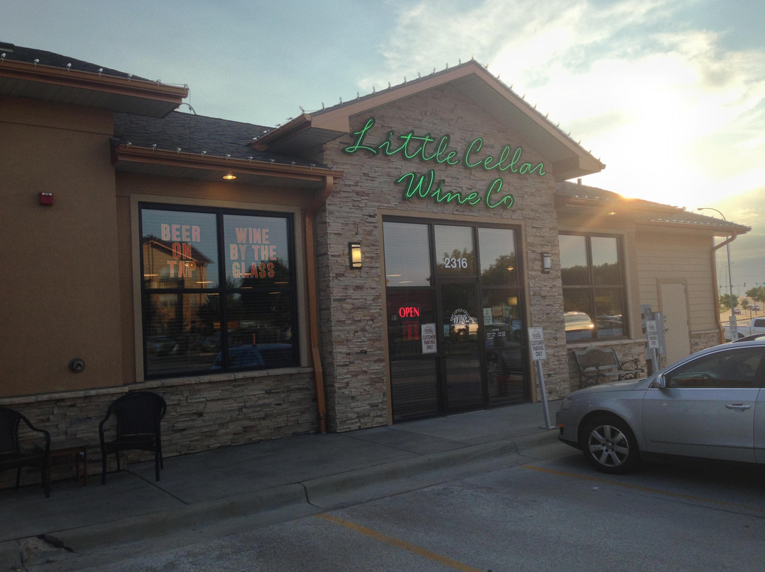 Hartford旅游景点-Little Wine Cellar Co