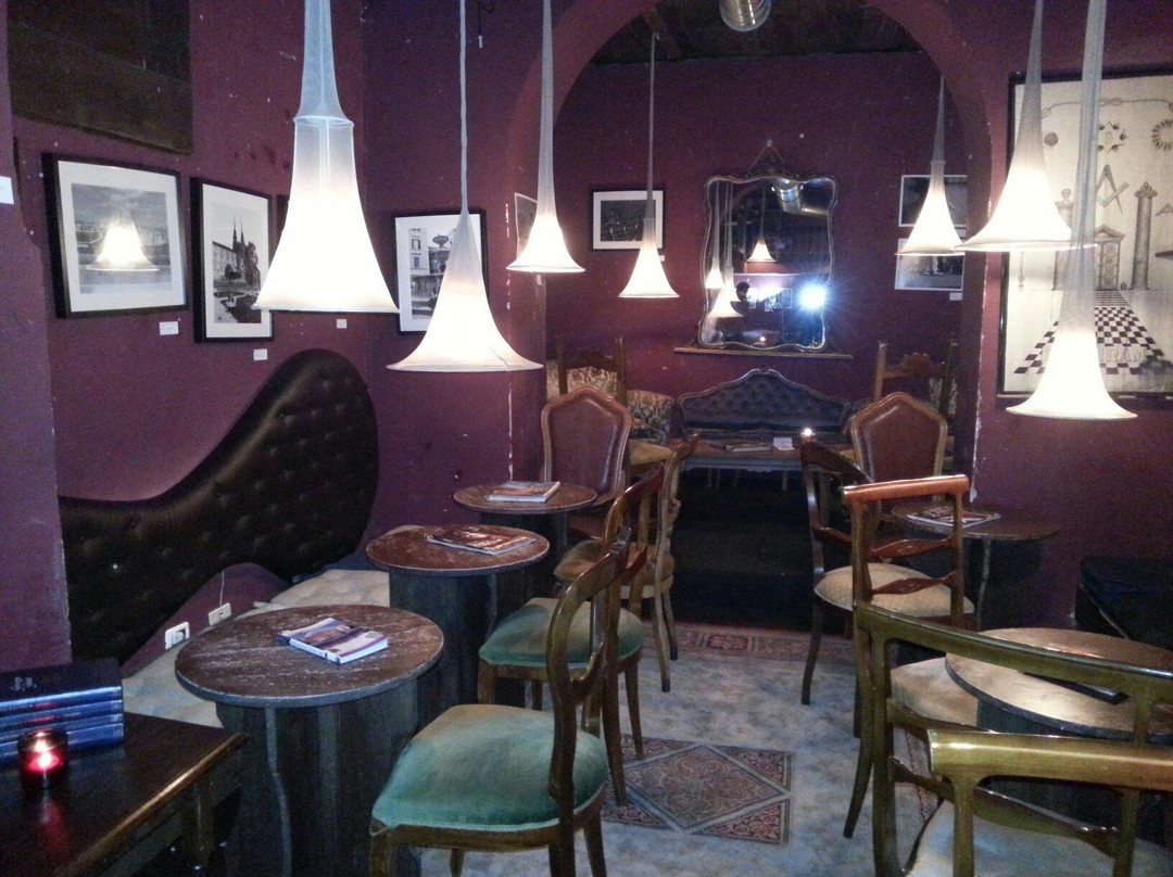 Black Market Art Gallery-罗马必去景点