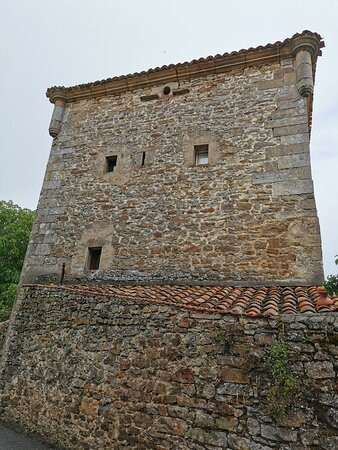 Torre de los Azulejos-Espinosa de los Monteros必去景点