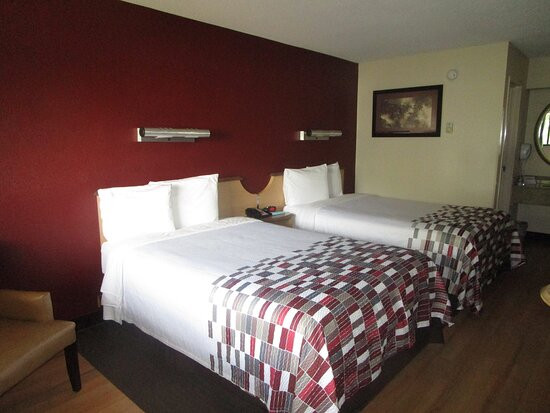 路易斯维尔红屋顶酒店主图