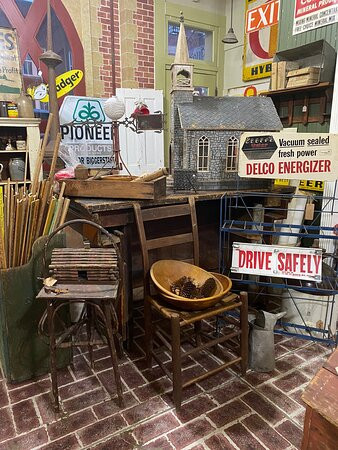 Firehouse Antiques-New Harmony必去景点