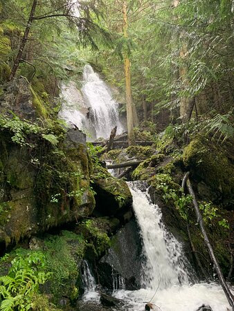 New Hazelton Lookout and Waterfall Trail景点图片