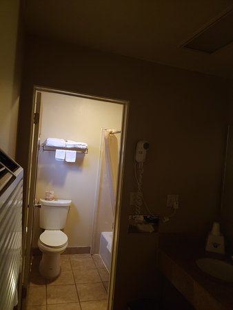Americas Best Value Inn Roosevelt Ballard-浴室