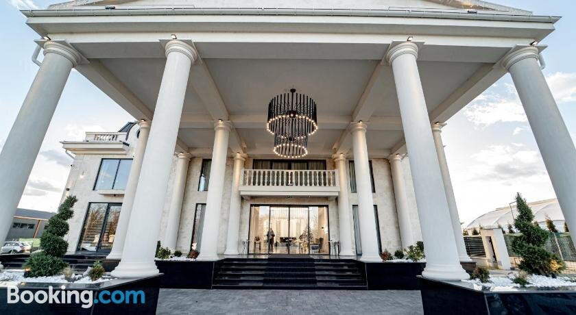 Caprice Hotel