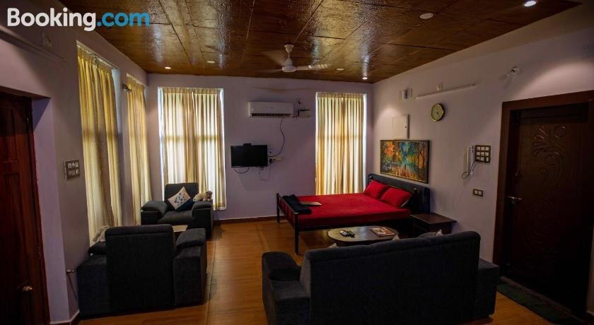 Waves Beach House主图