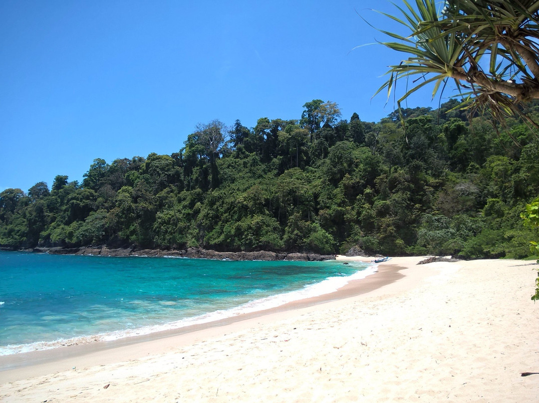 Teluk Hijau Beach景点图片