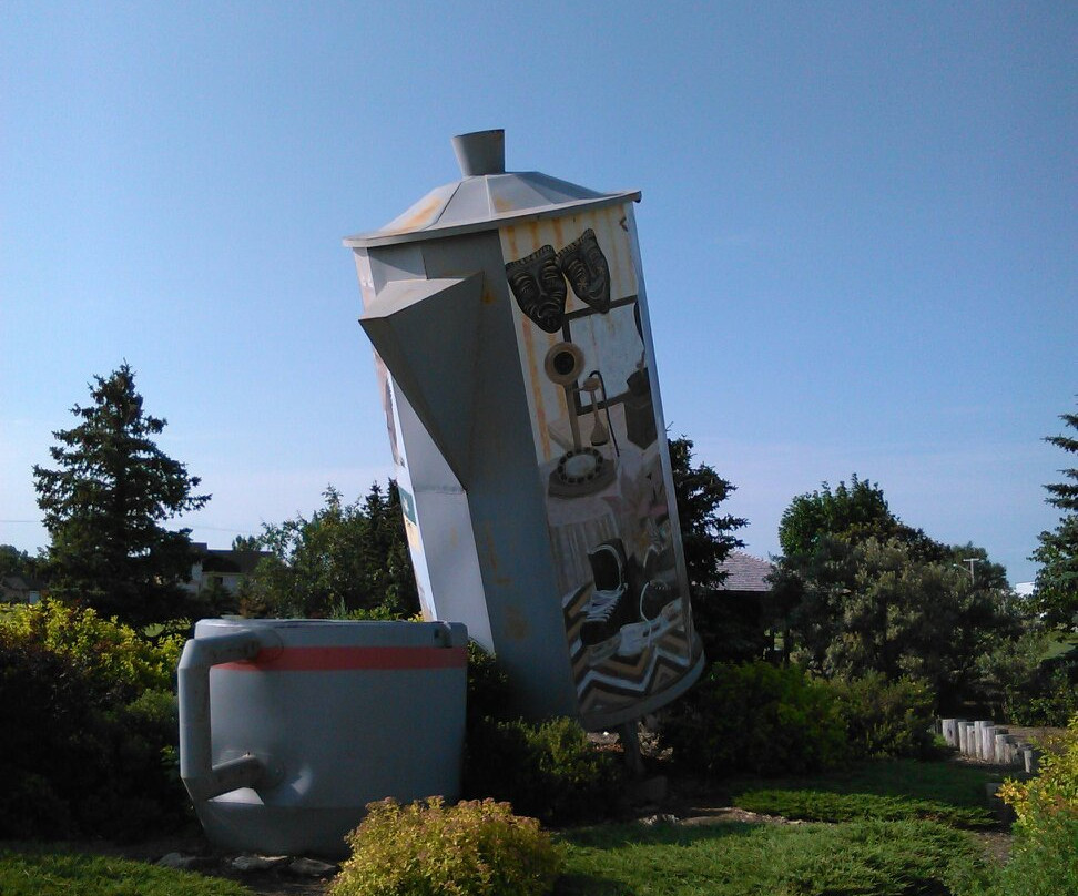 Riverhurst旅游景点-World's Largest Coffee Pot