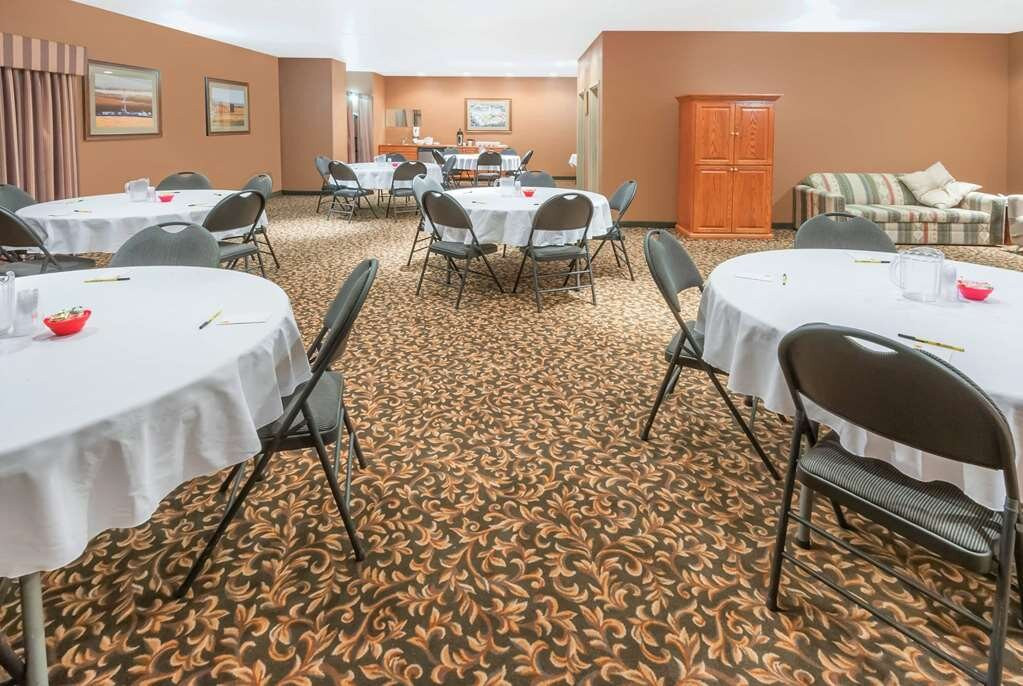 Super 8 by Wyndham Three Hills AB主图