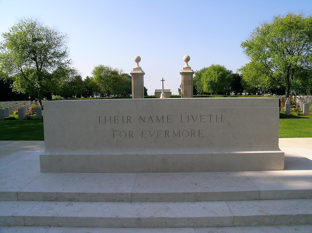 Bretteville-sur-Laize Canadian War Cemetery景点图片