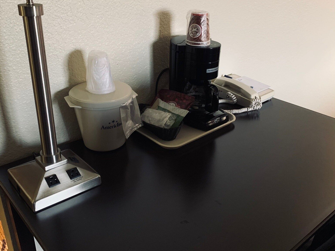 AmericInn by Wyndham Elkhorn Near Lake Geneva主图