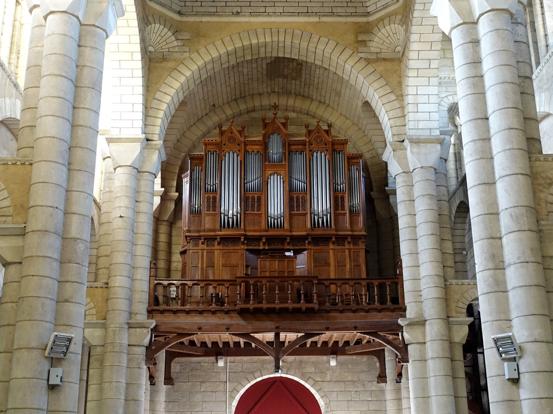 Eglise Saint-Hilaire Le Grand-普瓦捷必去景点
