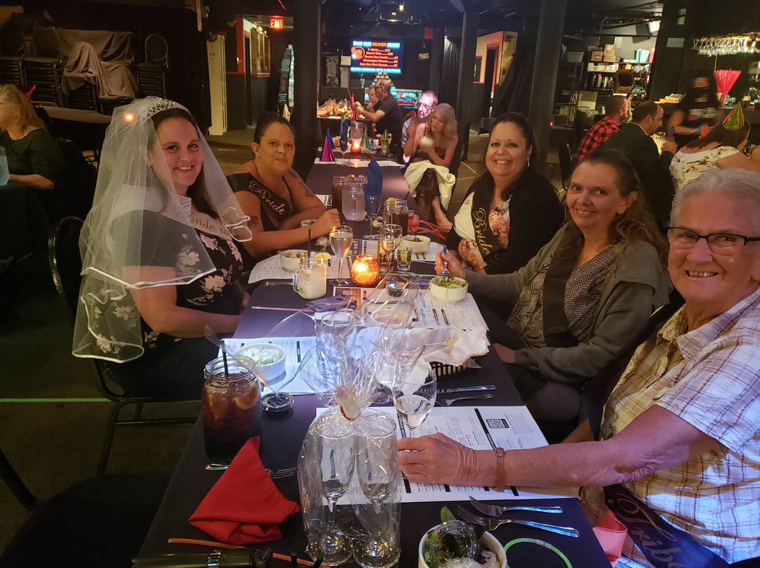 The Giggle Dam Dinner Theatre-高贵林港必去景点