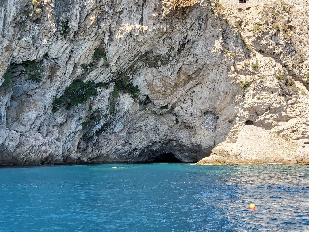 Escursioni in Barca Isola Bella Grotta Azzurra Daniele e Salvo-Giardini Naxos必去景点