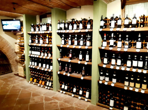 I Piaceri del Gusto-阿尔巴必去景点