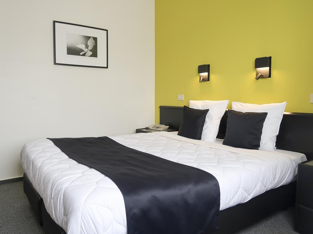 阿多马酒店主图