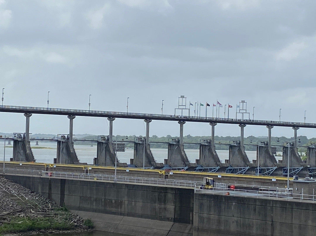 Big Dam Bridge景点图片
