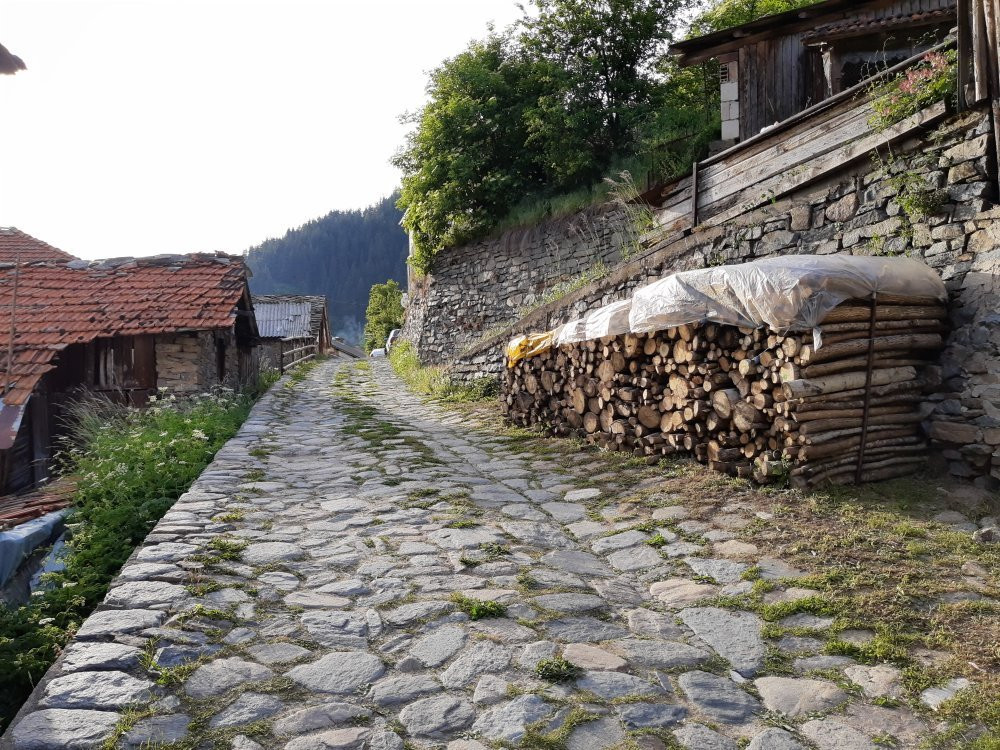 authentic Rhodopean architecture-Shiroka Laka必去景点