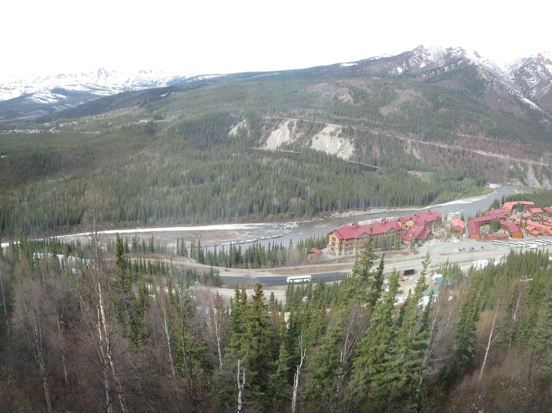 格兰德迪纳利小屋酒店主图