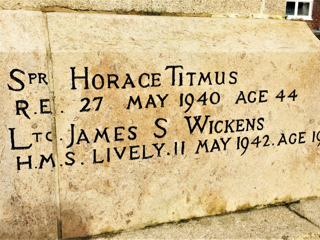 Burwash War Memorial景点图片