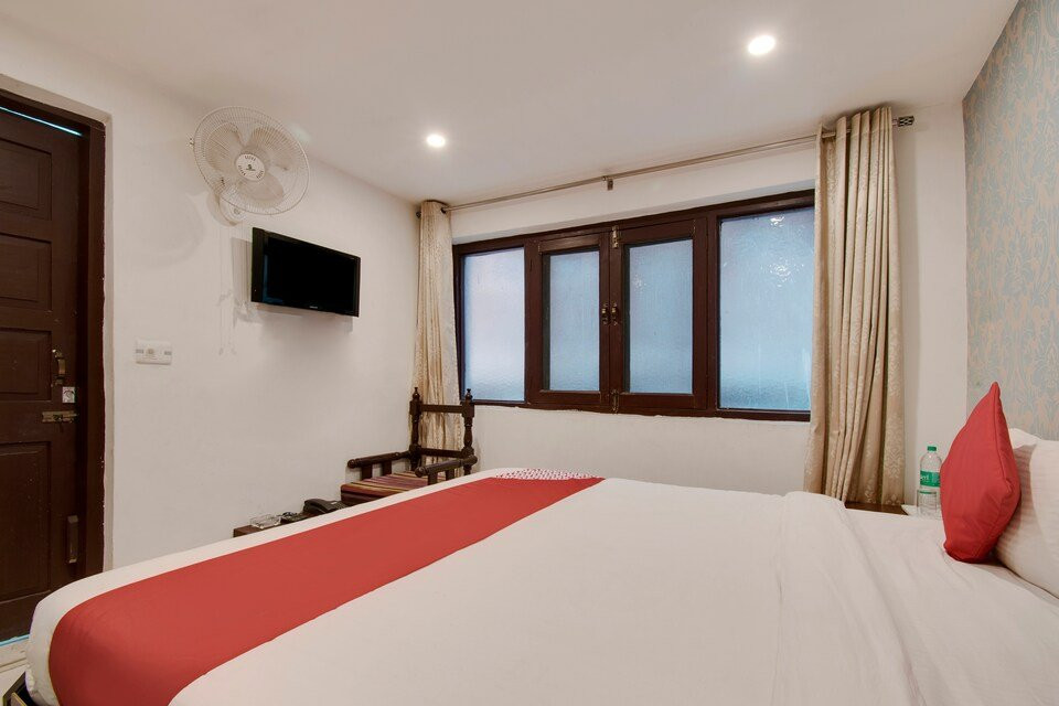 OYO Flagship 4945 AR LODGE主图