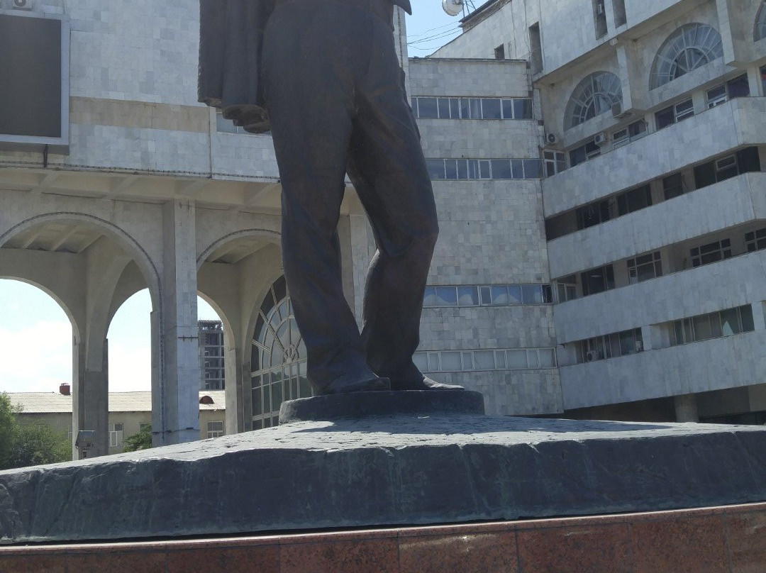 Monument to Chingiz Aitmatov-比斯凯克必去景点