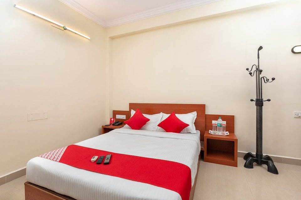 OYO 22105 Hotel Half Moon Inn主图