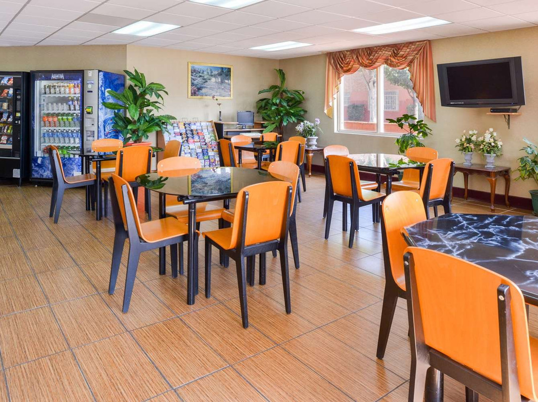 瓦勒世界酒店主图