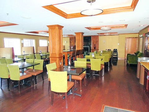 Holiday Inn Express & Suites Fredericksburg by IHG主图