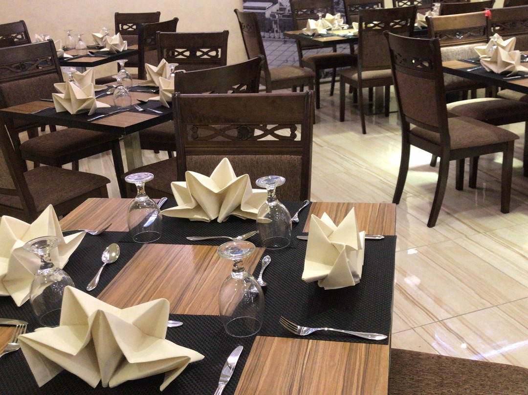 Rest Hills Hotel主图